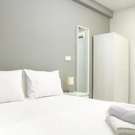Flat W Spacious Garden 5 Min To In Апартаменты