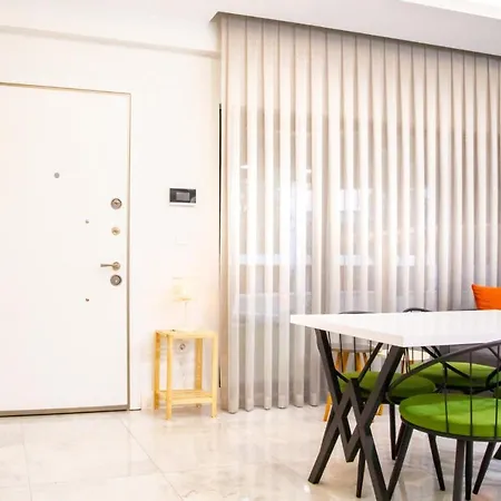 Flat W Spacious Garden 5 Min To In *