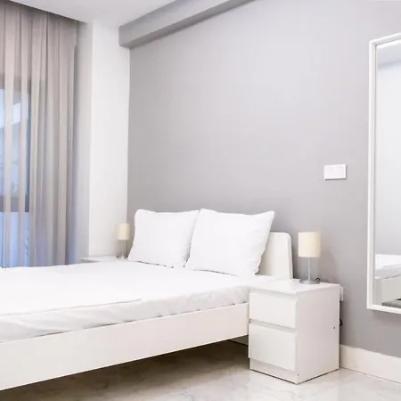 Apartment Flat W Spacious Garden 5 Min To In